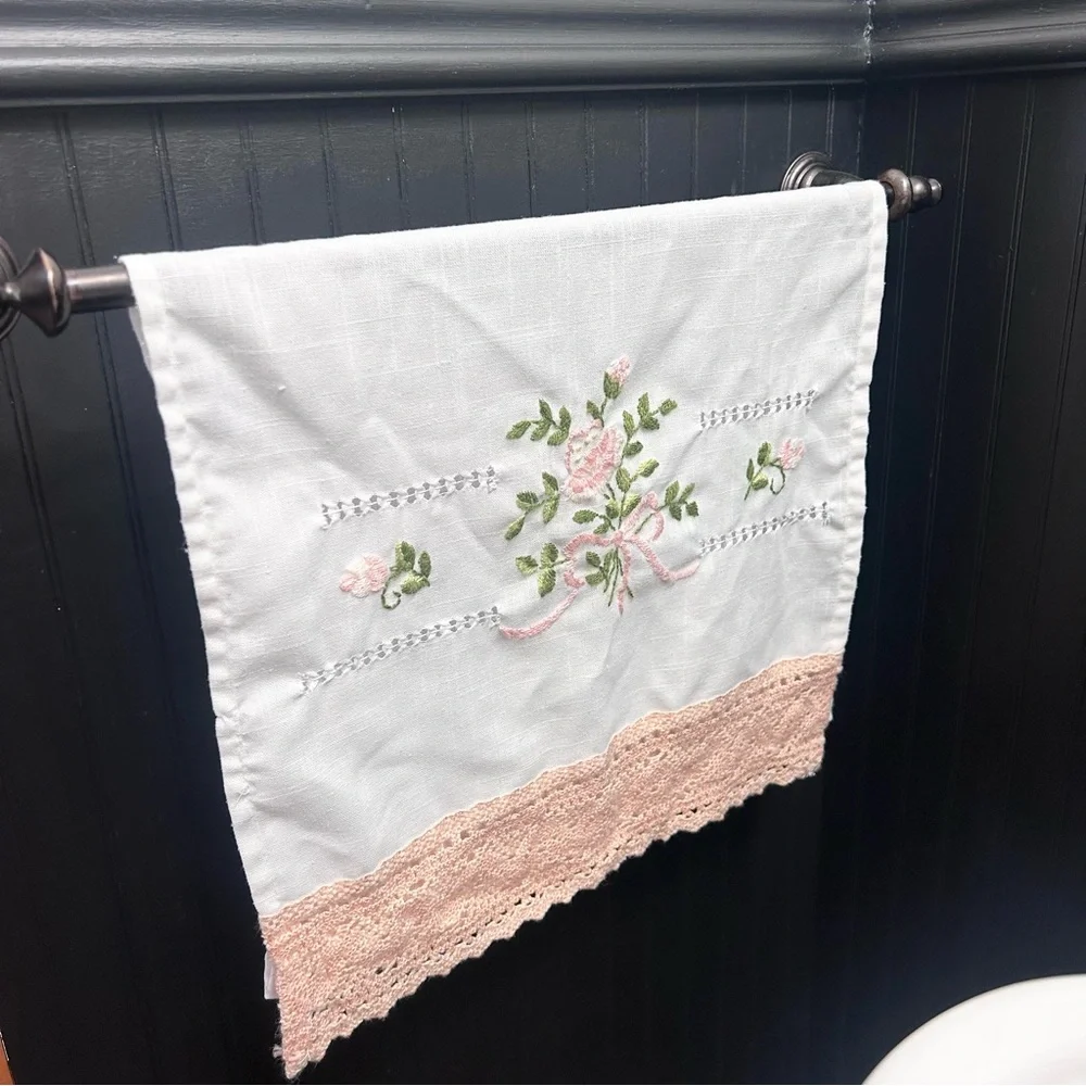 Embroidered White‎ Floral Peach Crochet Trim Hand-towel Bathroom Powder-room